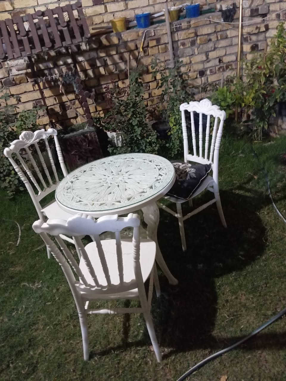 ميز للبيع نظيف عظم عاج الثقيل 
وياه 3كراسي 
55السعر 
مكاني حله نزلت العيد


**إذا كنت صاحب هذا الإعلان وتريد حذفه لأي سبب، رجاءا أرسل رسالة إلى الدعم الفني**