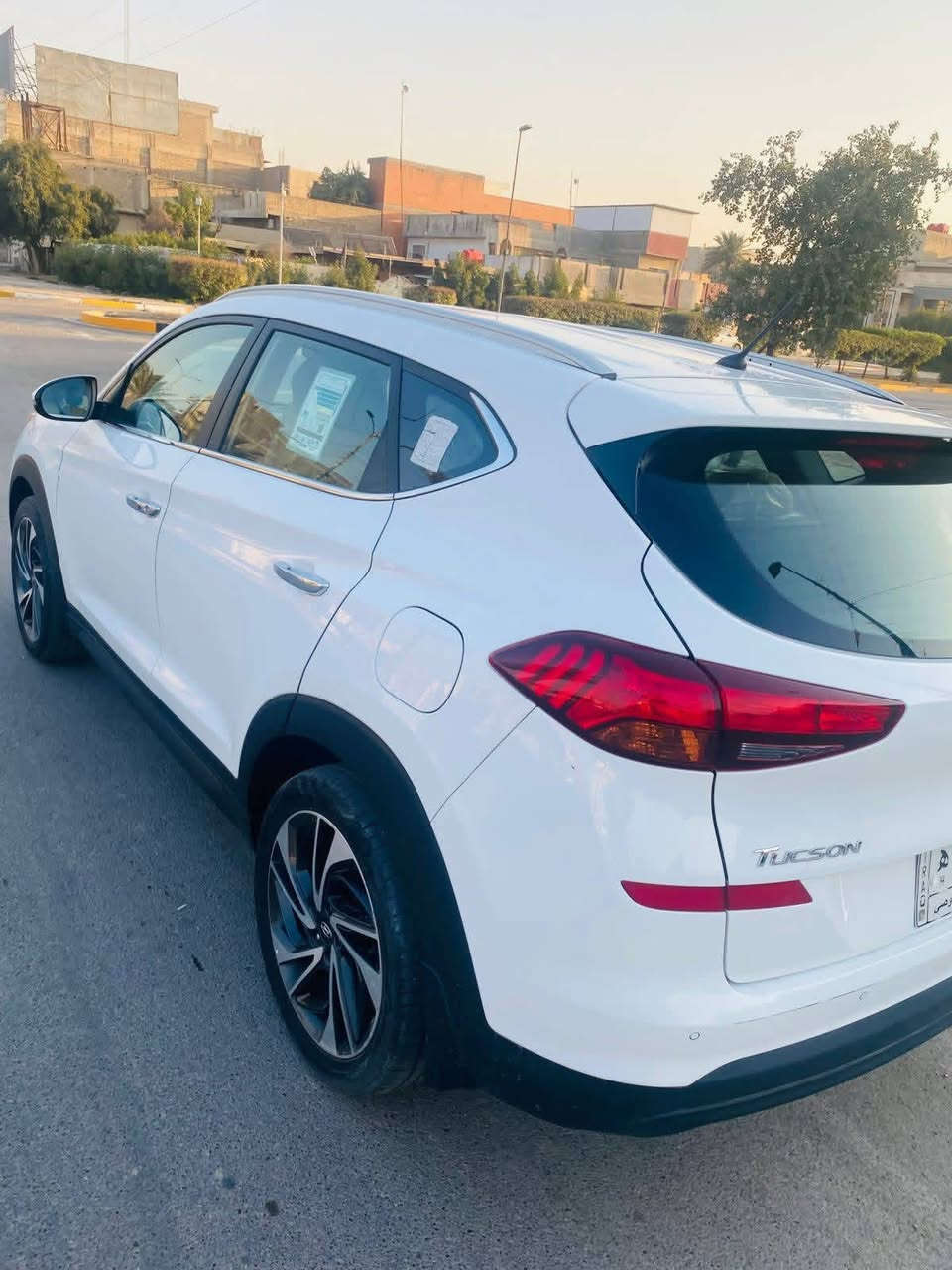 توسان خليجي موديل 2021
رقم بغداد با اسمي تحويل ثاني يوم ماشيه ٧٨ كم
حجم المحرك  2000DOHC
مكفولة كفالة عامة بيه بس هلال البنيد صبغ كد شبرين وبارد كلش قليل اصلا ممبين باب الصدر
فول مواصفات عدا البنوراما
المواصفات 
بصمه + بصمه ابواب
مري شفط+اشاير مري
كرسي كهربائي  مقعدين 
ثلاث انظمة قيادة 
(سبورت+سمارت+ايكو) 
:-داخل صاج بلادي
شحن واير ليس
ويل كب كروم
-تبريد قطعتين  اشاير ترحيب بالباب 
السياره جاهزه بدون اي نقص وبالواقع احلى من الصور
مكاني بغداد 
للاستفسار  ***********
