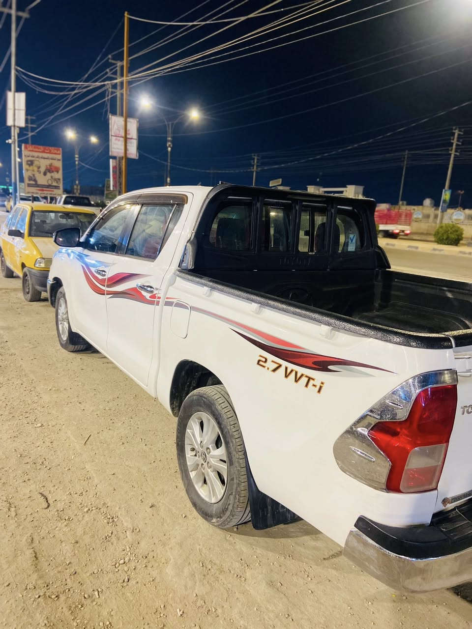 السلام عليكم سياره للبيع موديل 2018 مكفوله من الكلبه والتجيه سياره اوتماتيك رقم بصره سنويه جديده 
بيها صبغات 
عنوان ميسان 
السعر 178 بيها مجال
***********
