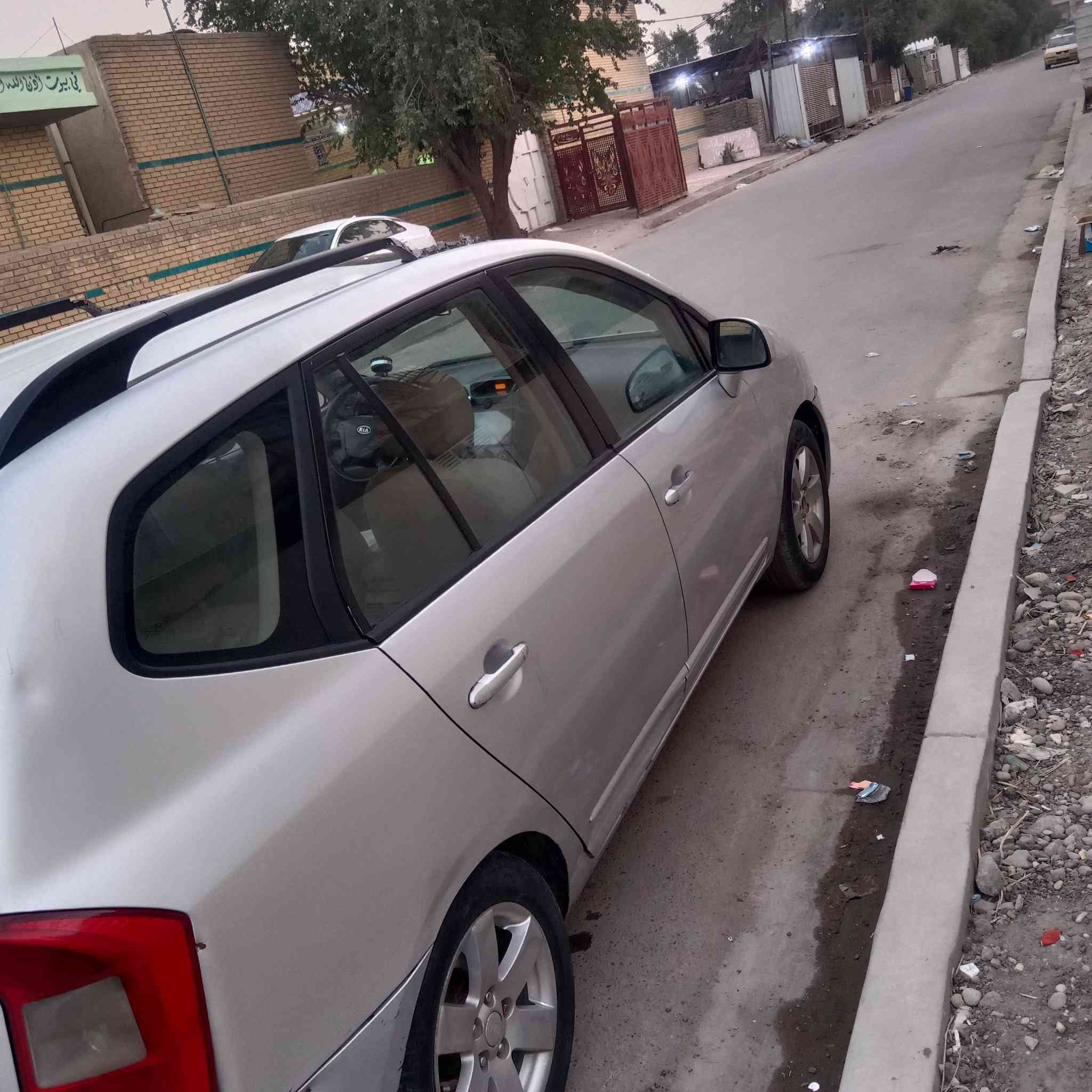 السلام عليكم كيا كارنزه مديل ٢٠٠٩ وارد خليجي محرك ٢٠٠٠ سياره بلايه مابيهه صبغ بس بارد قليل السعر ١١٠ او بيهه مجال ترهم مراوس معامله كامله ع بصمه بس المشتري مكاني بغداد ***********
