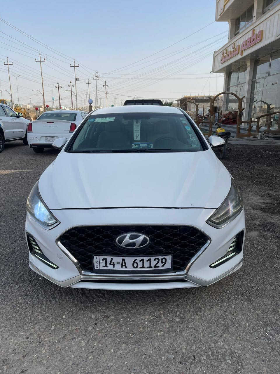 سلام عليكم للبيع سوناتا موديل 2018 وارد امريكي حادث جاملغ  أمامي وبنيد بدون دواخل بدون شواصي كفاله ورش تجميلي باب سائق والباقي كفاله محرك 2400 محرك كير تبريد حداديه كفاله رقم بصره تحويل سنويه مجدده سياره جديده سعر 125 /***********/عنوان بصره قضاء الهارثه
