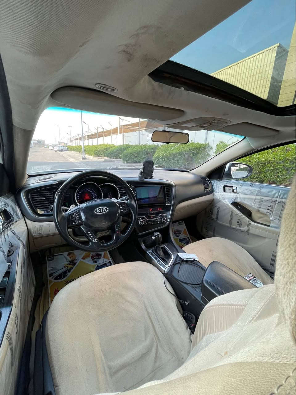 السلام عليكم للبيع كيا اوبتما موديل 2011  بصره سنويه 28 وارد خليجي فول مواصفات للاخير بانوراما بصمه تشغيل وابواب تبريد قطعتين شفتات بلستيرن محرك 2400 دوش دبل كزوز تبريد بيانو تحكم مناخي جاهزه محرك كير حداده تبريد تخم تاير ماكو بيهه نقص محتاجه بس سايق السياره مابيهه ضربه بيهه صبغ مصبوغ حزام اكفل شواصي لغود واكفلهه من الكص والباقي شوف العين اكرر شوف العين  السعر 95 وهاذا رقم صاحبهه غير متواجد ع نت *********** البصرة, العراق
