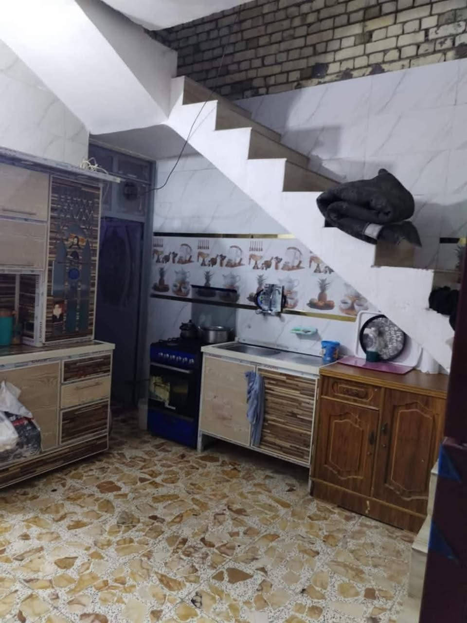 سلام عليكم بيت معه قطعه ارض مقابيل لبيت للبيع مساحته ١٠٠م مكانه الغرير نزله لوله مال سرايه سعر لبيت معه قطعه ٦٥ستفسار ***********
