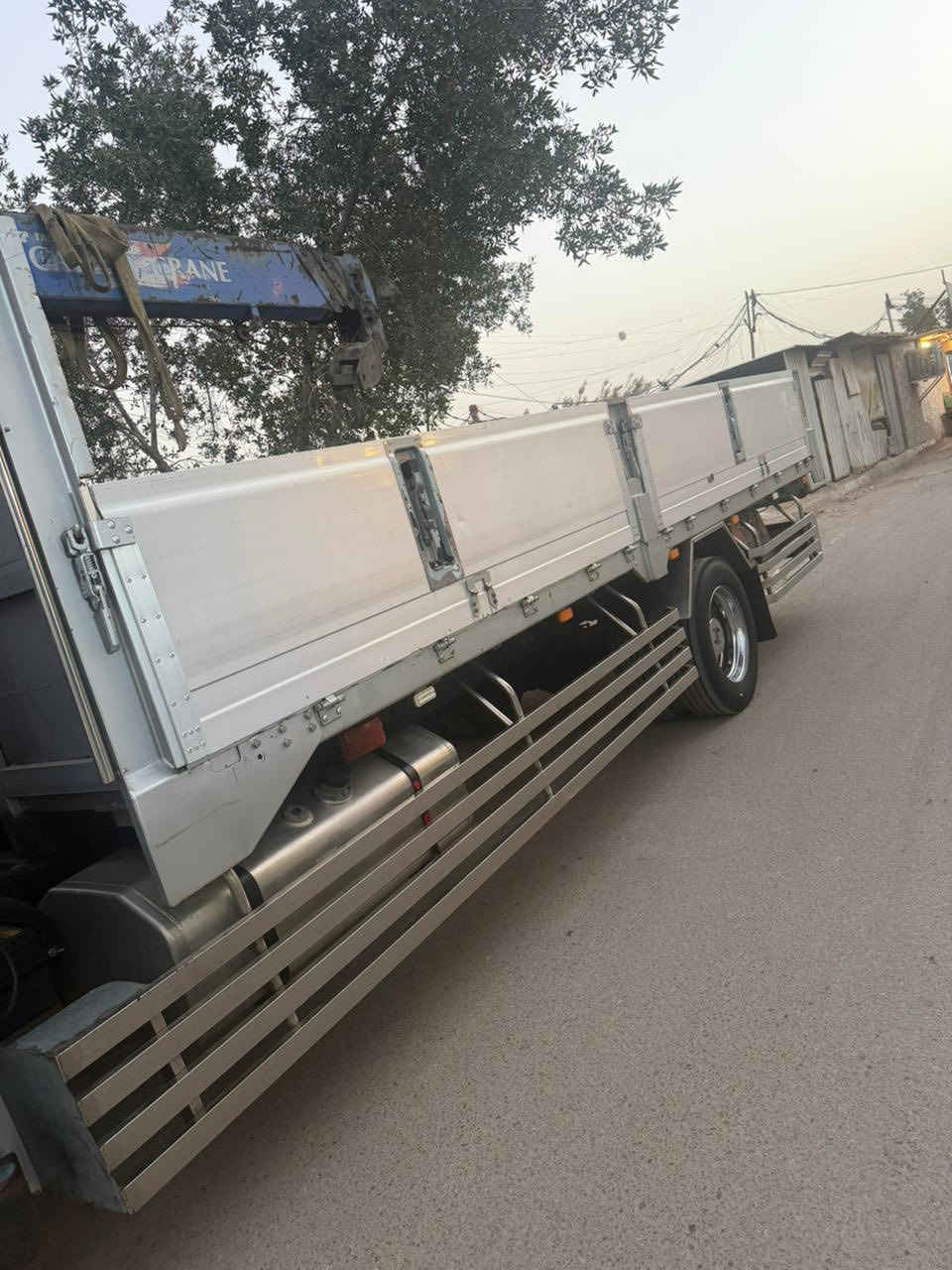 سلام عليكم للبيع نيسان يودي موديل1993 فحل 8 برغي اصل سيارة كرين سلايتين كاركو رقم بغداد تحويل مباشر طول7 وربع بلادي مكان السيارة بغداد البلديات ستفسار ***********
