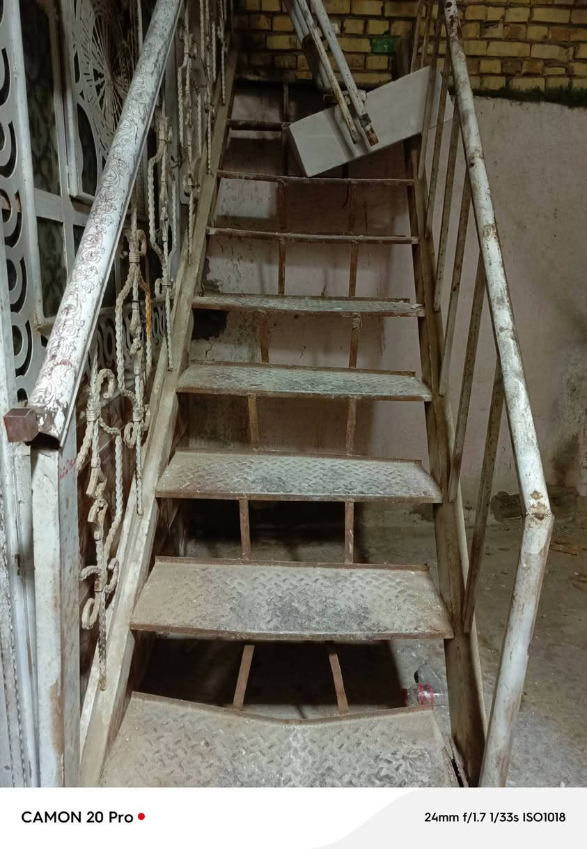 باب اسلايت للبيع قياس 3متروربع+درج قياس 4متر للبيع الناصرية الثورة رقم ***********
