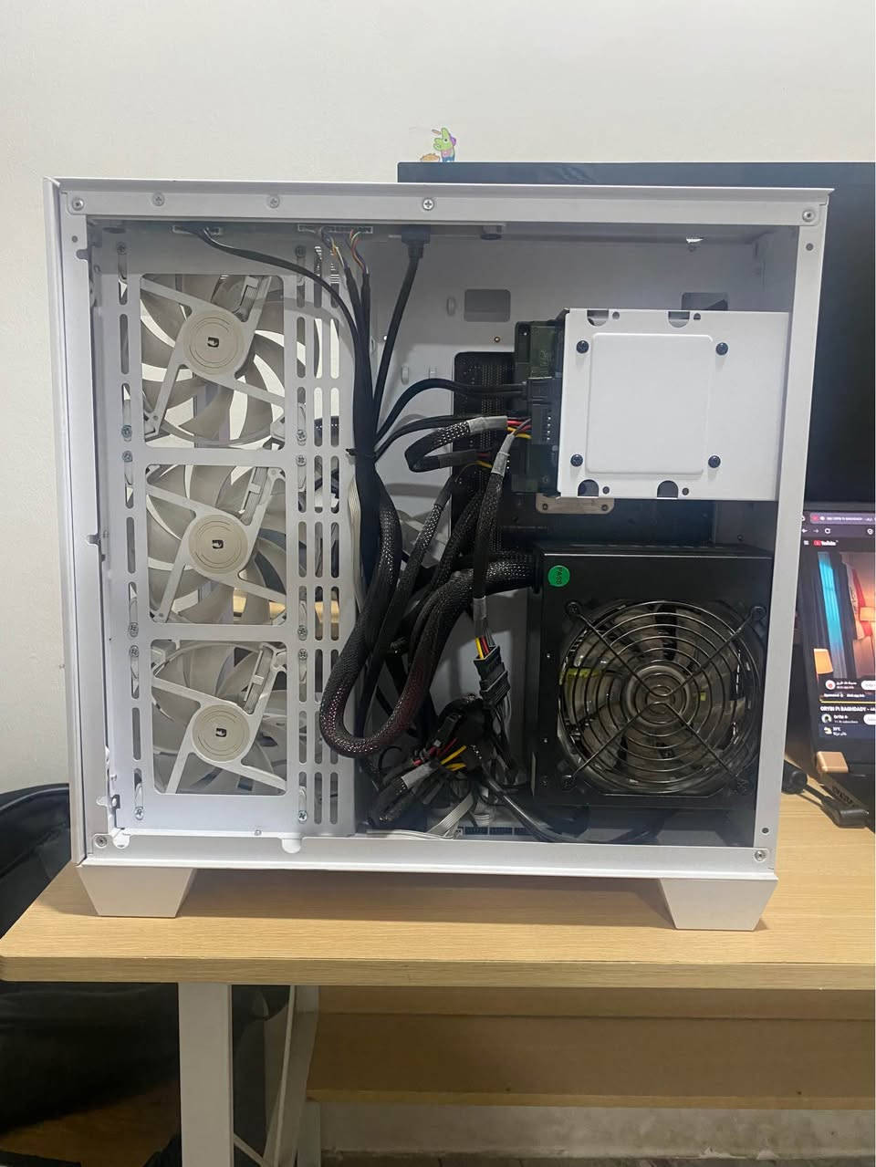 السلام عليكم شباب

عندي سيتب كامل بهالمواصفات اريد ابيعة

CPU/: i3 12100

GPU/: 2060 Palit 12GB

RAM/: 2x8 Black wolf  DDR4 heatsink (3200Mhz)

PSU/باور سبلاي: Rocket 600w silver

 

SSD/: 120 GB

HDD/: 500 GB

CASE/كيس: ESGAMING SEAVIEW 2001W 6 Fans

MONITOR/شاشة: KG241Q      165HZ/TN/1920x1080

MOUSE/ماوس: Logitech g203

Keyboard/كيبورد: Razer blackwidow ويا مسند

Microphone/مايك: Fifine microphone (USB) 

ماوس باد + ستاند يدات وتلفونات هدية 

الحاسبة ما ناقصها اي شي، كل وايراتها موجودة وكل غراضها موجودة ونظيفة كلش. استعمالها لمدة قليلة كلش وادائها كلش زين، مابيها اي مشكلة بالأوفرهيت ايضاً.

رقمي 0️⃣7️⃣7️⃣0️⃣3️⃣2️⃣4️⃣1️⃣3️⃣8️⃣0️⃣

رقم *********** بغداد, العراق
