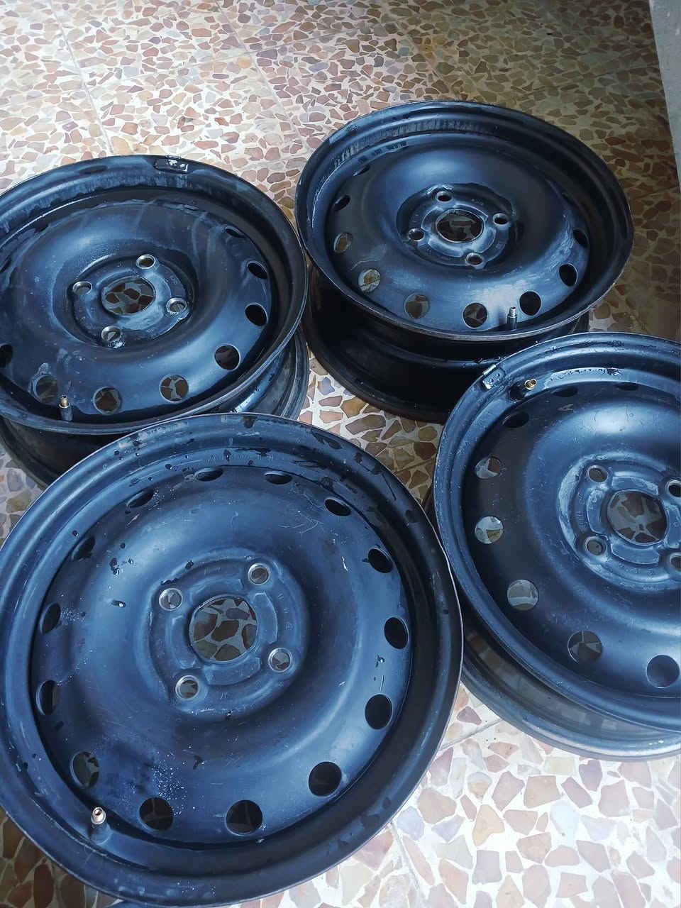 السلام عليكم ...
اخوان ويل ١٥ بلادي مال تفليش بحالة جيده اخو الجديد
بيع فقط ١٠٠ الف .. 
***********
