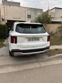 سورنتو ٢٠٢٥ ماشية ٥١٠٠ فئة 4x  اعلى فئة بالسورنتو ضمان الدولية بيها با...