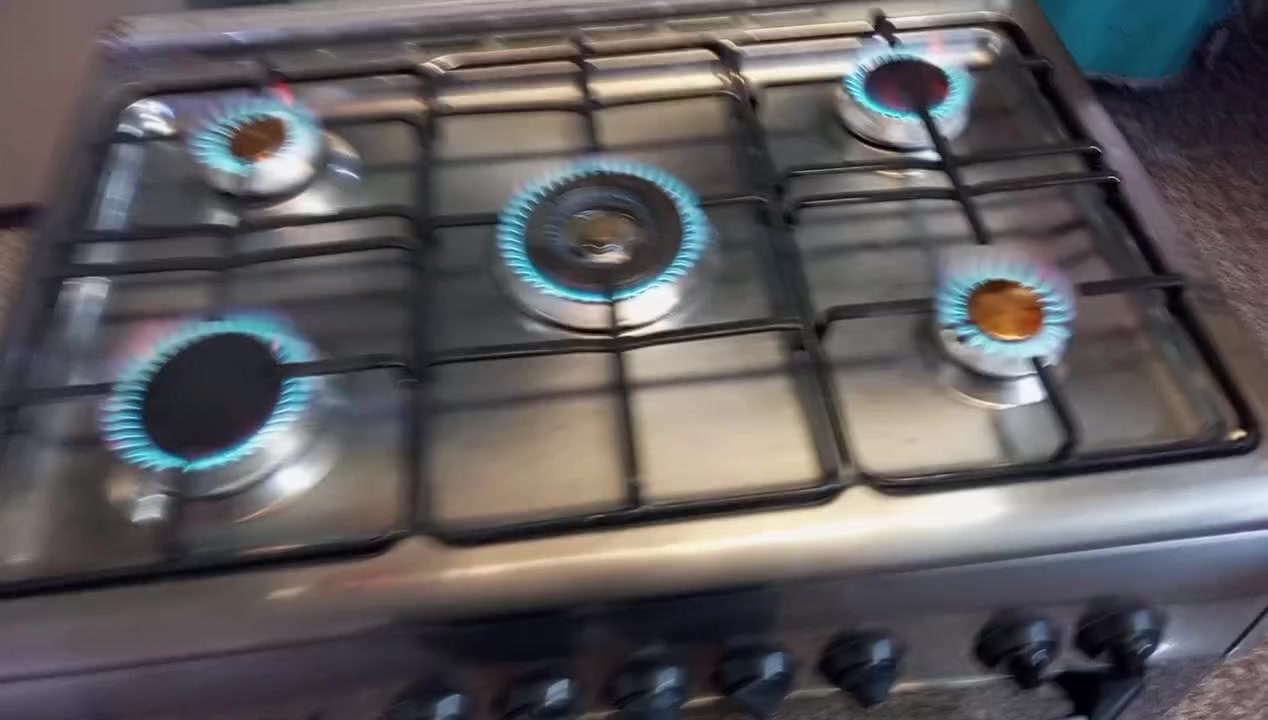 للبيع طباخ فريش مصري نظيف جدا مكان بغداد شعله ***********.
