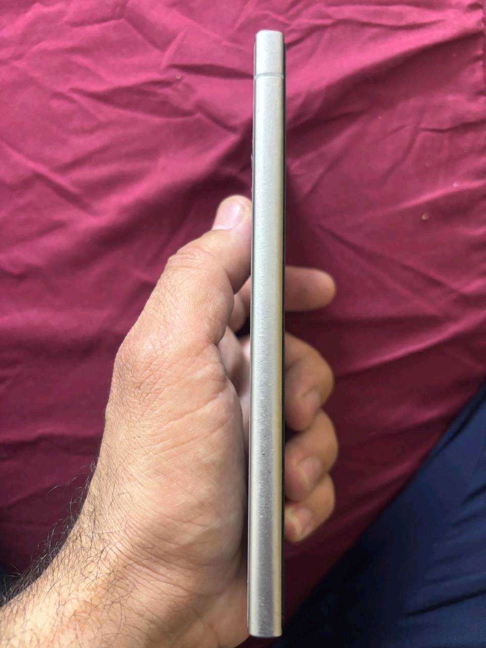 الترا ٢٤ ذاكرة ٥١٢ رام ١٢ نضيف جدا مضمون من اي عطل او تصليح تيتانيوم كفر حماية الكاميرات ولاصق حماية بدون ملحقات مدينة الصدر قطاع ٣٤ ما عندي توصيل الاستلام من الباب قفلة قفلة ٩٠٠