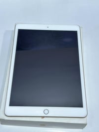 ايباد 7 ذاكره 128 نضيف الجهاز ما مفتوح ابداً وكلشي شغال  فقط بطاريته ش...