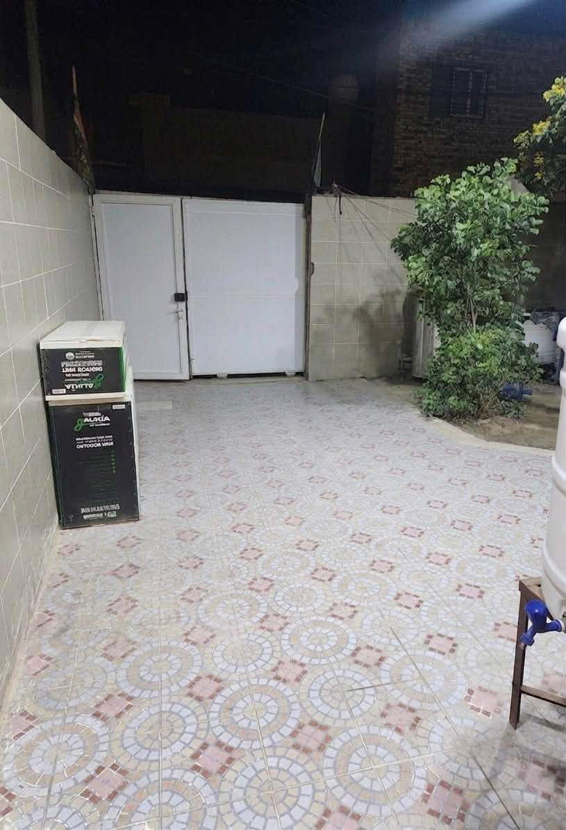 السلام عليكم - مكلف بالنشر
التواصل مباشرة مع صاحب الدار 📞
 *********** 📱

بيت للبيع مساحة 200 متر 🏡
يحتوي 4 غرف نوم واسعة
2 منهن ماستر ✨
4 حمامات
صالة واسعة بالطابق الاول + صالة واسعة بالطابق الثاني
مطبخ واستقبال وحديقة وكراج 🌳🚘
السطح ايزوكام ☀️
شبابيك دبل جام عزل
حمام خارجي + مخزن بالسطح
بناء حديث 2023 🏗️
الموقع حي الفرات شارع الصب قرب عمارة ابن عطية ثالث بيت عن الشارع العام 📍

