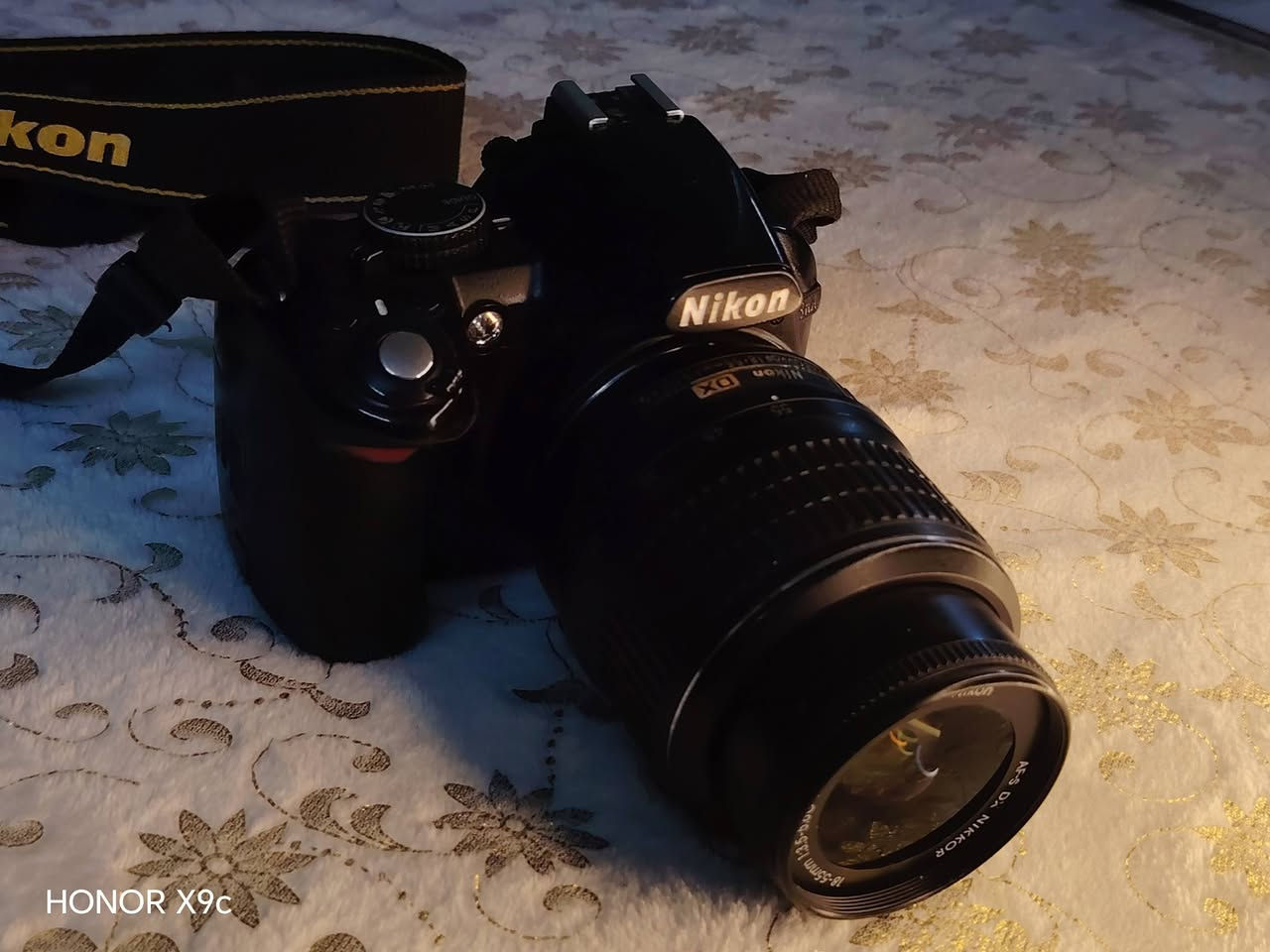 السلام عليكم يوجد كامره نيكون3100 بسعر 250وبيها مجال
***********
