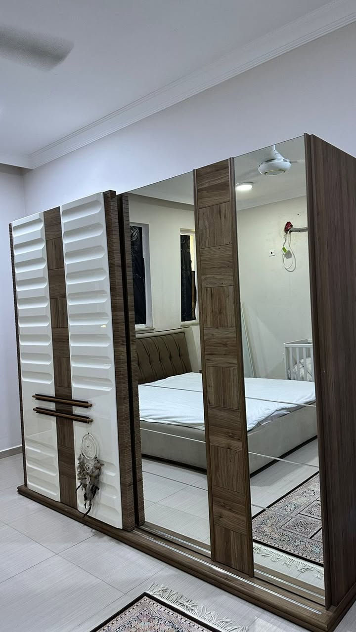 غرفه نوم سعرها مليون و200 اخت الجديده مكان كربلاء والباترينا سعرها 850  وبيهم مجال الاتصال ع الرقم  ***********8
