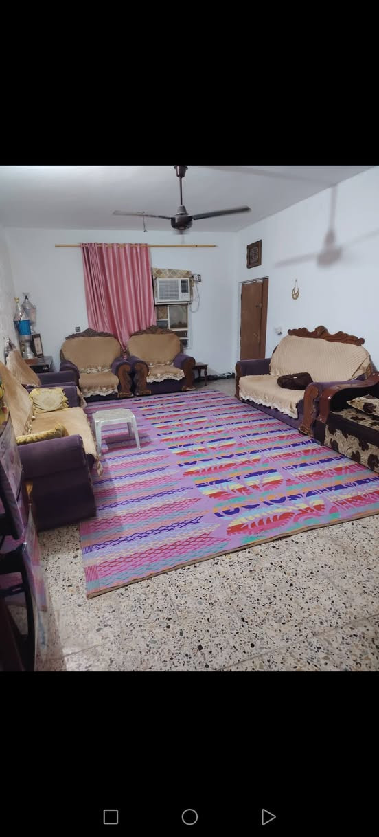 دار لبيع المساحه ١٨٠متر يحتوي على طابق ونص العنوان سبعه نيسان حي عون الاستفسار ***********
