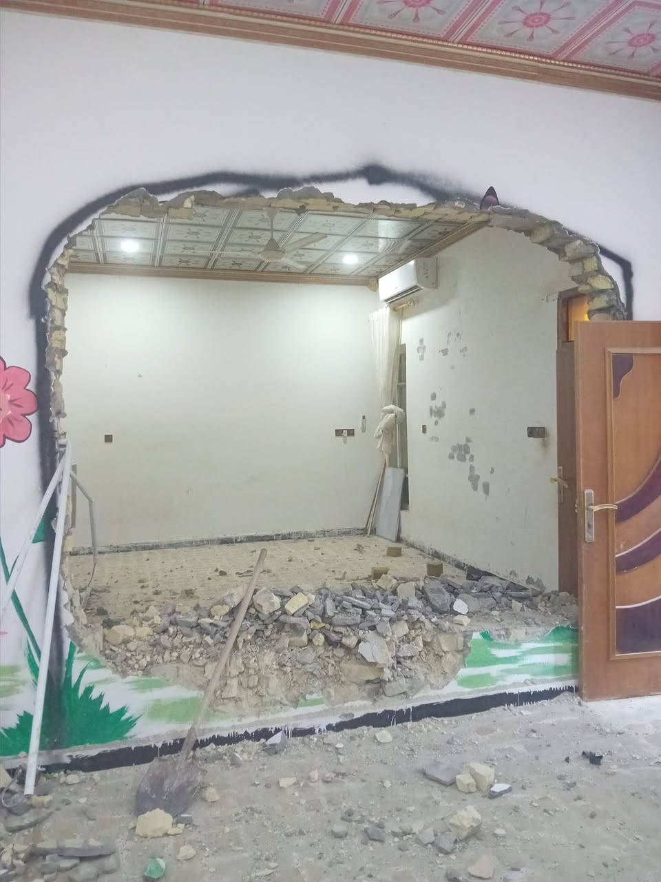 سلام عليكم هذا شغلي اخذ كباله تفليش تنكير قلع كاشي 
صب ارضيه لبخ بتلوات تنظيف بيوت كلشي اشتغل
 ول توفيق من الله
مكاني/العماره/ابو رمانه.     ***********.... ابوعلي
شغل نظيف درجه اولى 
ارجو رفع المنشور

