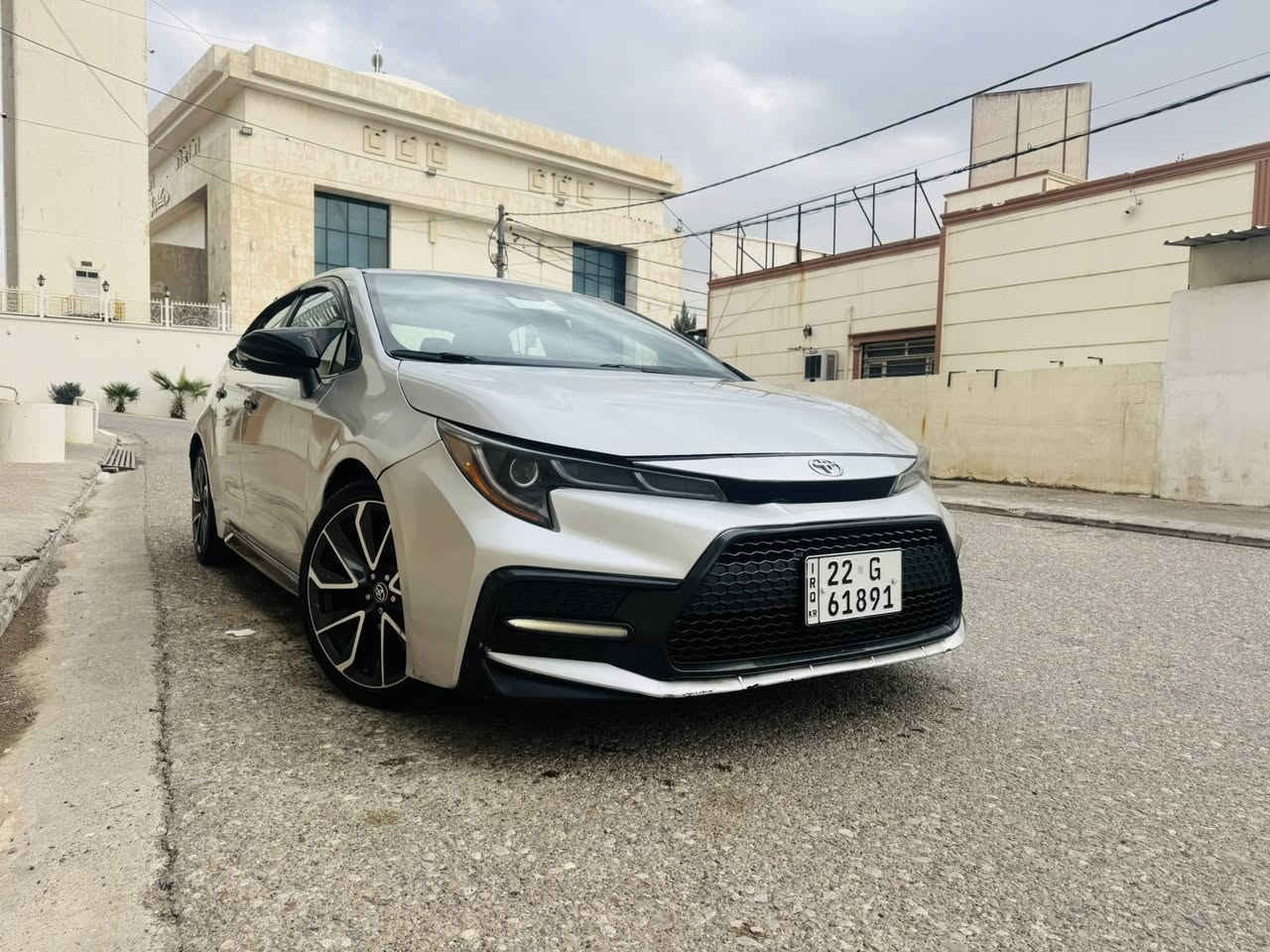 السلام عليكم للبيع كورلا موديل 2020 رقم اربيل مواصفات se 
المحرك 20 اللون سلفر الضرر داخله من الخارج كلين بس طلع بيها بابين كلير فقط ماشية 66الف
السعر 135 وبيها مجال مكينة وكير خير من الله

اتصال ***********
