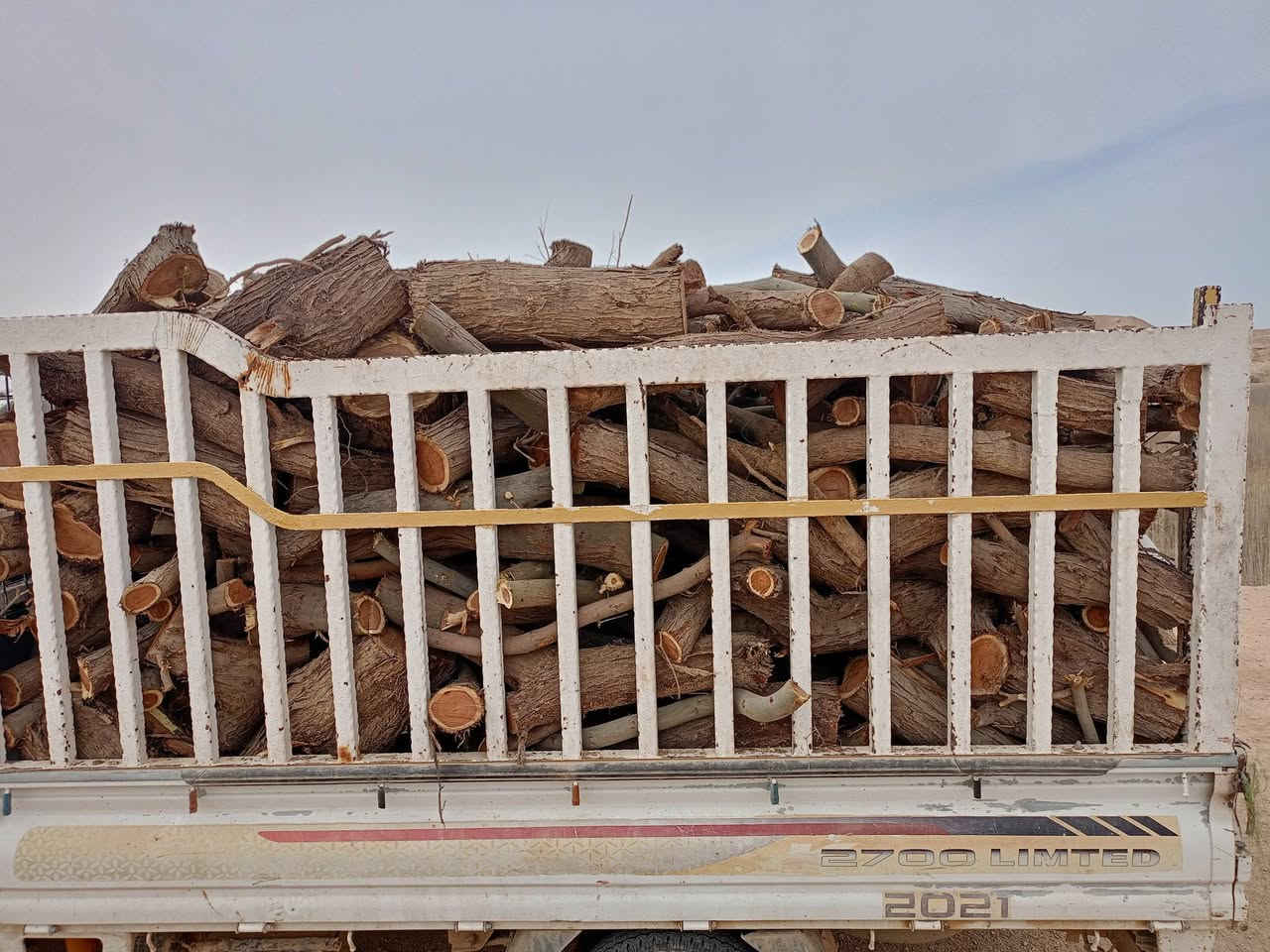 السلام عليكم حطب للبيع سعر الكيا 250 الاتصال على هاذه رقم ***********
