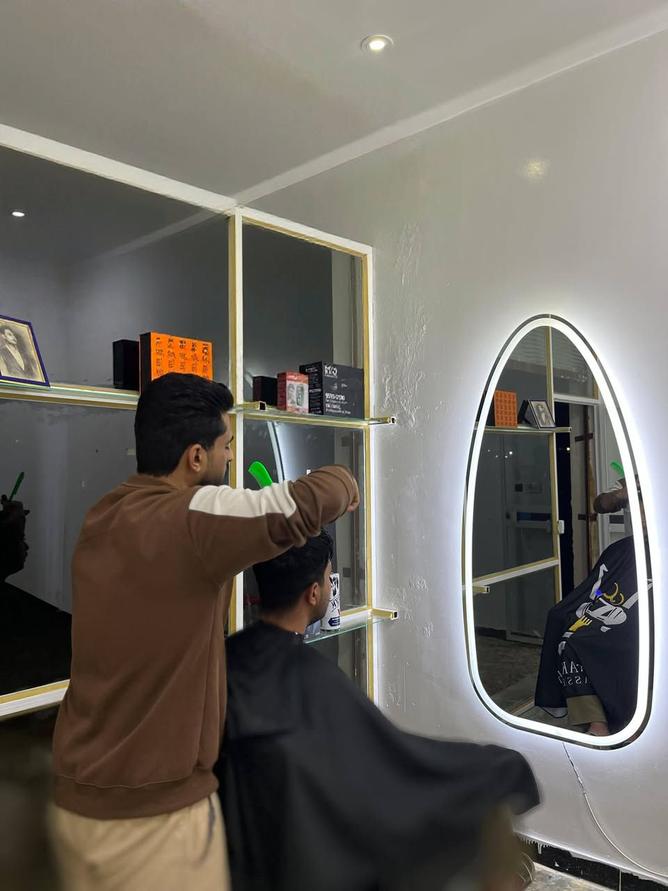 السلام عليكم 
تم افتتاح حلاقة abood barber 
متوفر حلاقة مجانية لكل الاشخاص وكل الفئات العمرية وطلاب المدارس والكل 
العنوان شارع المحطة الفرنسية حي العسكري على الشارع العام خلف مطعم تعز اليمن 
للتواصل رقمي *********** ويجود في الرقم واتس اب وتلي جرام تواصلو وياي وبخدمتكم ان شاء الله
