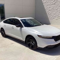 موديل 24 اعلى فئة بيهن لسيارة حادثها بسيط بدون ايرباك تجي وتشوف بعينك ...