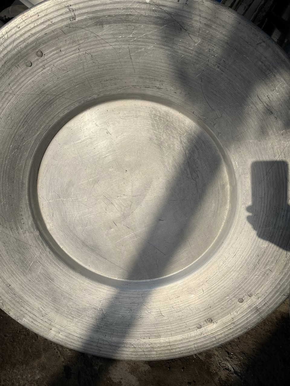 سلام عليكم صواني للبيع حجم 85 وزن ثقيل العدد 20 السعر 25 عنوان بغداد جميله شارع ركن الابيض هاتف ***********
