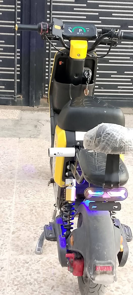 سلام عليكم للبيع R9 برو  موديل 26. 5 بطاريات دبل 32 امبير فول مواصفات   مكان كركوك   دوميز سعر  425  بي مجال شراي خابر الرقم ***********
