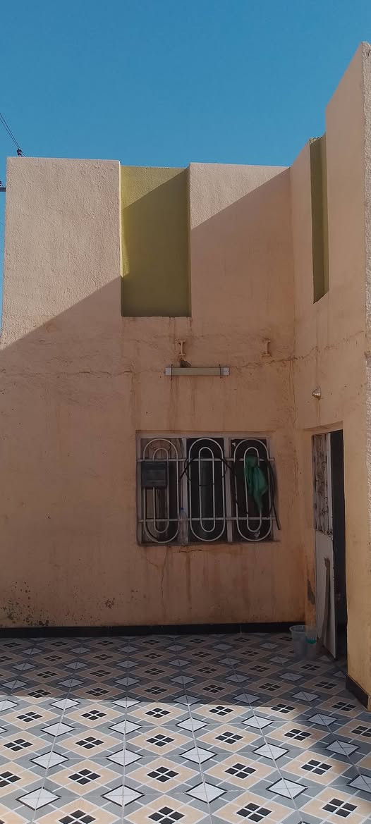دار للبيع طابوصرف حي العسكري شارع الحسينيه مساحته 200 ركن على شارعين رقم *********** السعر 90
