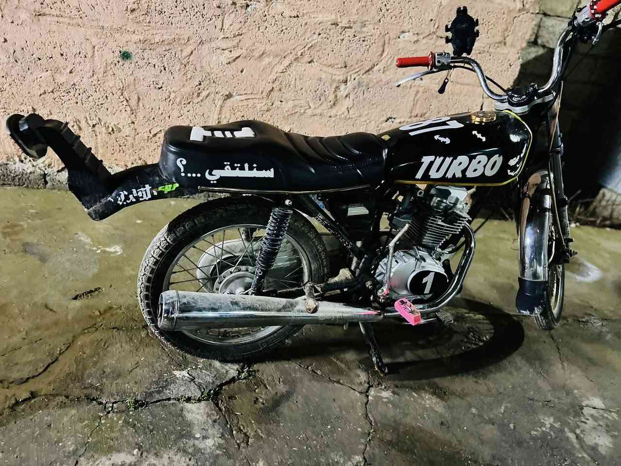 السلام عليكم 
دراجه انتنس مكينه شرط برغي ما مفتوح موديل 20 مكفولة من كلشي شرط شلعه ومعدل ع ال3 ترفع مال جنايه تأخذها ما تصرف عليها ربع شاصي شرط وايرمنيه شغاله الدراجه فوول 🔥☄️.
 سعر 650 وبيها مجال خاص مفتوح 

 *********** هاتف☄️
