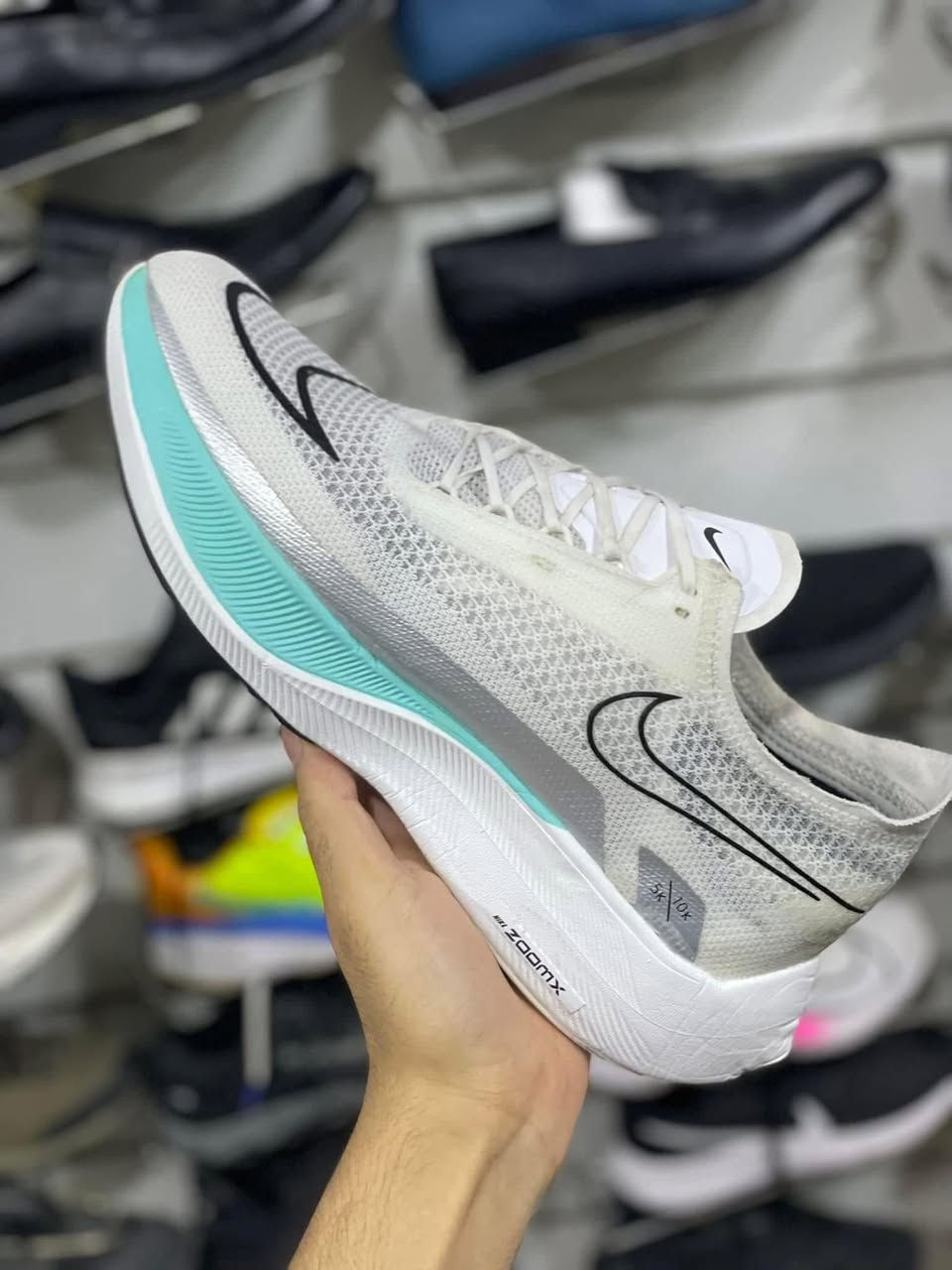 نايك 
بالة اوربي نضافه 100‎%‎
اورجنال اصلي وكالة
متوفر قياس 43 
ومتوفر قياس44
زوم اكس 
فوم طبي وزن خفيف مشبك 
غرناطة الحذاء الاصلي
متوفر توصيل بغداد والمحافضات
عنوان المحل بغداد الجديدة سوق الباله
***********
