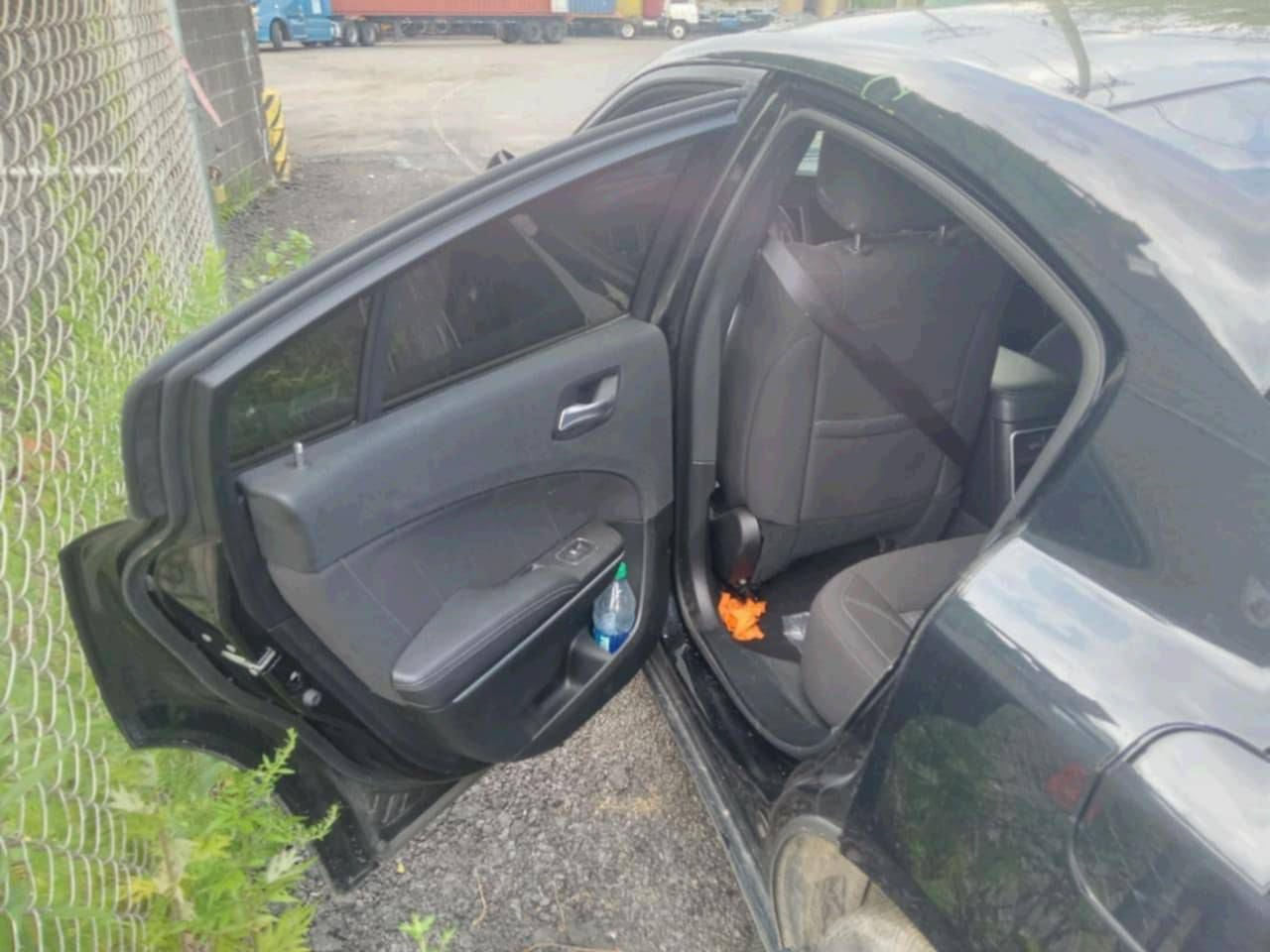 السلام عليكم جارجر ٦سندر موصفات SXT شاشه كبيره و كرسي السائق كهرباىي ضربتها موضوها بل صوه و الجاملغ مفتحوه من جهت بصف السائق الامامي لغرض تطبيك ماشيه ٩٠ الف موديل ٢٠٢٣ رقم الهاتف ***********
