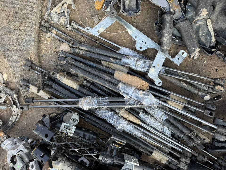 وصول أدوات حاويه موصل كوكجلي مجمع اسود الرافدين كراج الرايه يوجد توصيل لجميع المحافظات للتواصل الاتصال ع الرقم ***********
أو واتساب الصفحه
أدوات بزون موديل ٩٤ إلى ٢٠٠٢
