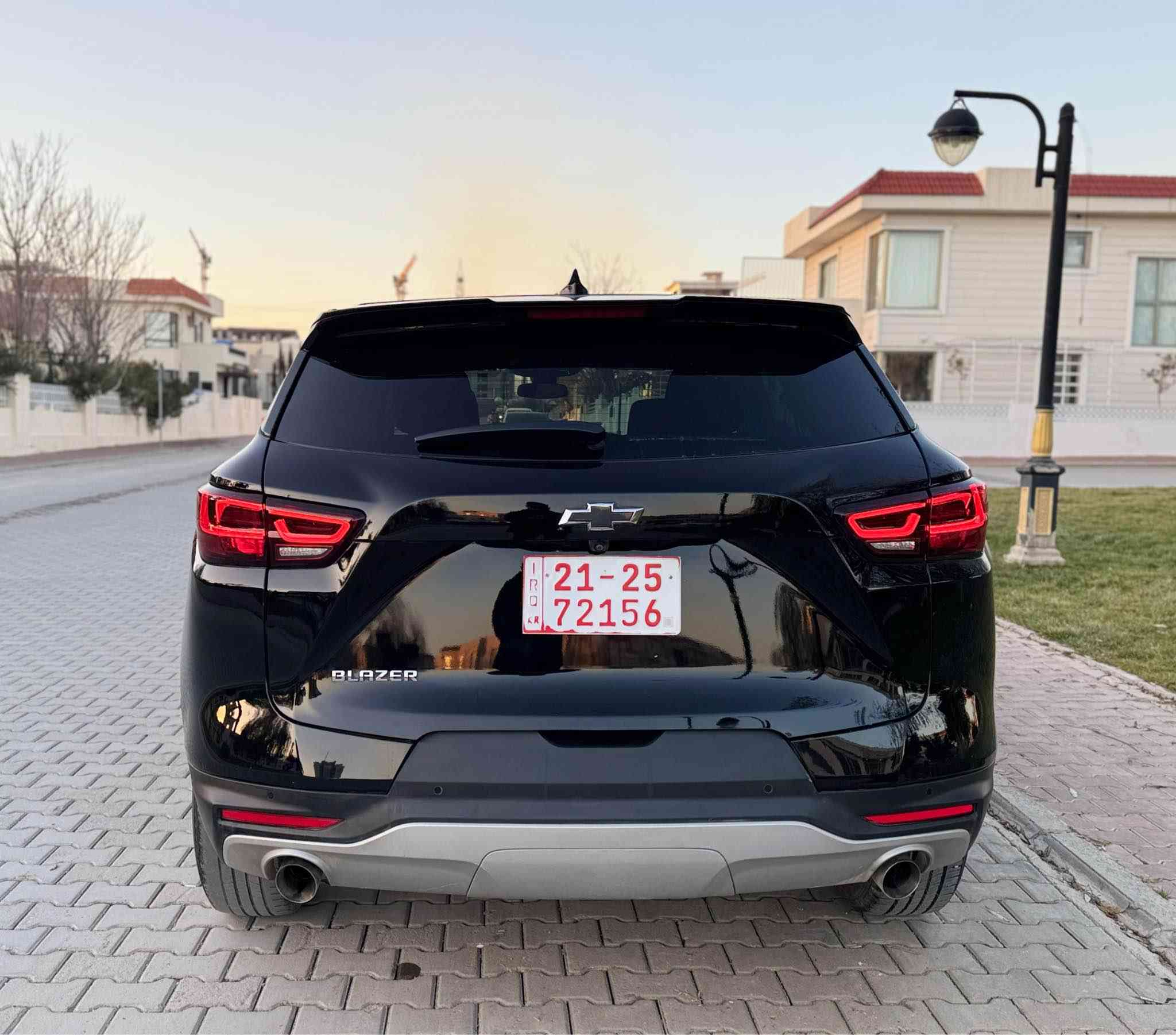 🚗 للبيع: شفروليه بلايزر 2023 – بحالة ممتازة جداً

✨ سيارة عائلية مميزة تجمع بين الأداء القوي والراحة والفخامة

🔹 المواصفات:
 • محرك 4 سلندر تيربو (اقتصادي وقوي)
 • ممشى: 28,000 مايل فقط
 • كاميرا خلفية
 • رادار أمامي
 • حساسات أمامية وخلفية
 • مثبت سرعة
 • حساسات ورادار في المرايا الجانبية
 • جنوط كروم أنيقة
 • شاشة كبيرة
 • مقاعد مخمل كهربائية
 • تدفئة للمقاعد
رقم اربيل 

🎨 لون مميز وجذاب جداً
🛠️ السيارة مخدومة بالكامل وجاهزة للاستخدام
📌 ملاحظة: حادث خفيف جانبي (تم الإصلاح باحتراف)
✔️ السيارة نظيفة جداً ومناسبة للعائلة

📞 للتواصل (اتصال / واتساب):
*********** كركوك, العراق
