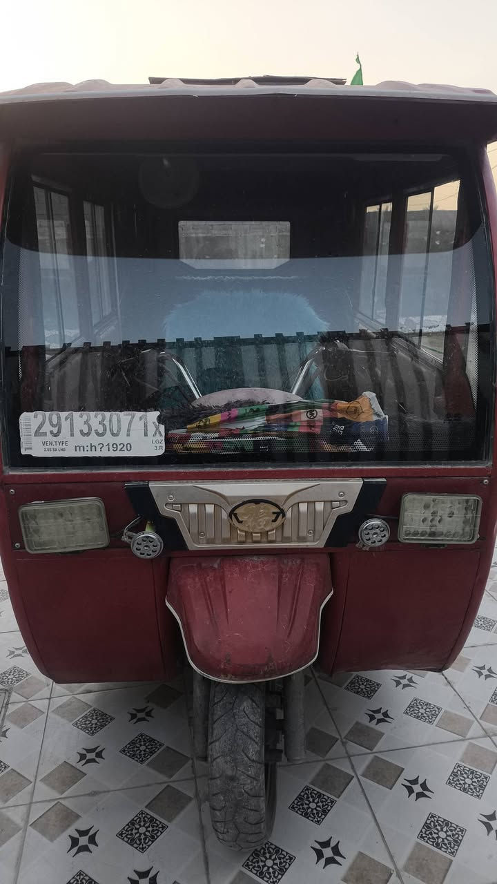 سلام عليكم تكتك اوراق اصوليه 
خمسه راكب          موديل 2017
محرك 25مامفتوح ولا ملعوب بي
كهربائيات خلفيه واماميه شغاله
سعره واحد وثمن ميه18000
بابل جبله
***********
