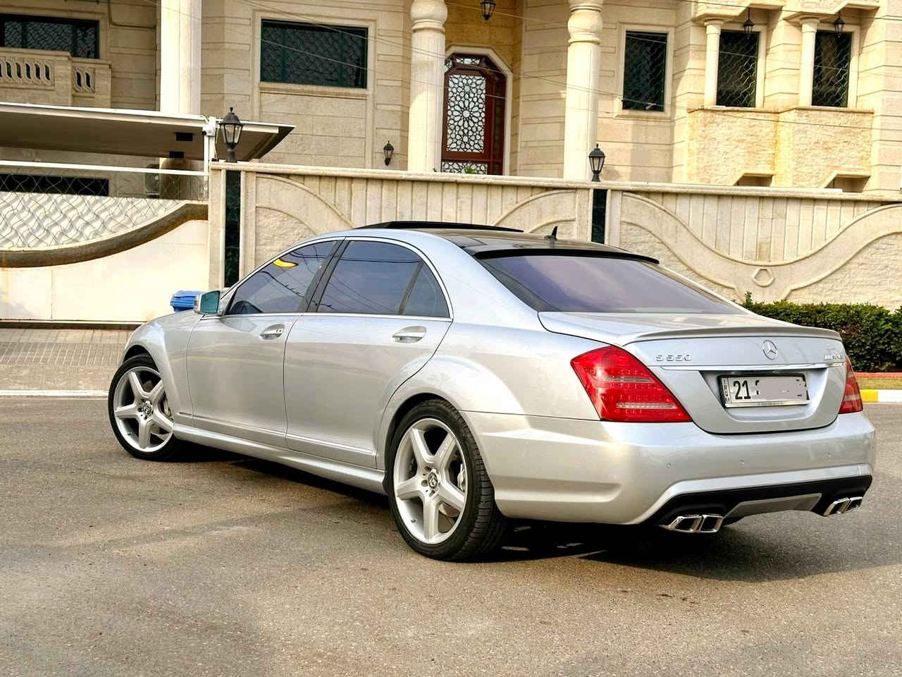 سلام عليكم ..... 
#مارسدس #S.Cless AMG 550
موديل 2007 محدثه 2013 خليجي
كامل موصفات VIP
سيارة نضيفه جدا

✅بنراما
✅ناضور ليلي
✅4 كراسي تدفئه تبريد
✅4كراسي مساج كهرباء مومري
✅ستيرن كهرباءAMG
✅اناره ترحيب
✅بصمه 4 بواب اوجنطه
✅دخول ذكي
✅رادار امامي
✅مانع تصادم
✅حساسات خلفي امامي
✅مري كهرباء جانبيه
✅مري قلاب معا البك
✅سيدي جنجر بلوتوث يواسبي اوكس نفكيشن
✅شاشات خلفيه تحكم خلفي منفصل عن الامامي
✅سيدي خلفي بلمسند
✅داخل جلد صاج اوفايت
✅تحكم بلكراسي الامامي من الخلف 
✅جنطه شفط
✅سقف كنتاره اصلي 
✅بردات بيبان كهرباء
✅برده خلفيه كهرباء
✅سستم صوت harman/Kardon
✅لايت ايل ايدي
✅لايت داينمك مع الستيرن
✅جكات تصعد اوتنزل
✅تلفون
✅زراك لايت
✅شفتات ستيرن
✅4 انضمه قياده
✅هندبرك كهرباء
✅ماسحات اوتو
✅تبريد 4 قطعه منفصله 
✅12 ايرباك
✅بيبان شفط
✅مرايه وسطيه اوتو
✅رقم هزه سنويه جديد باسمي
بيهه موافقه تضليل
سيرفس كامل اي نقص مابيهه
ماشيه 107 كم
محرك تنفس طبيعي 8 سلندر
مكان سياره بغداد
للاستفسار
***********
