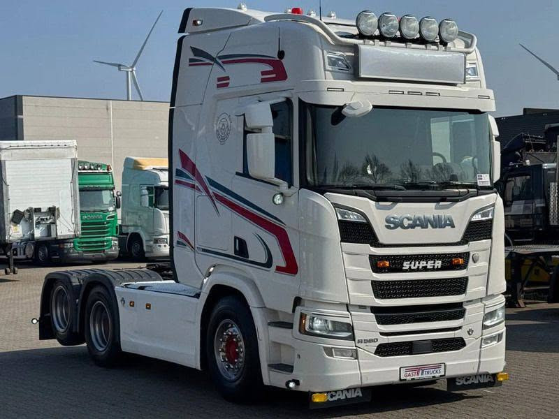Scania R580 V8
سنة الصنع 2019
كيلومتر 712340 كم 
ناقل حركة أوتوماتيكي 
قوة المحرك 580 حصان 
نظام المحور 6x2
رتايدر كامرة حساسات ثلاجة 
كفالة عامة 
السعر 530 ورقة 
شامل نقل وكمرك


**إذا كنت صاحب هذا الإعلان وتريد حذفه لأي سبب، رجاءا أرسل رسالة إلى الدعم الفني**