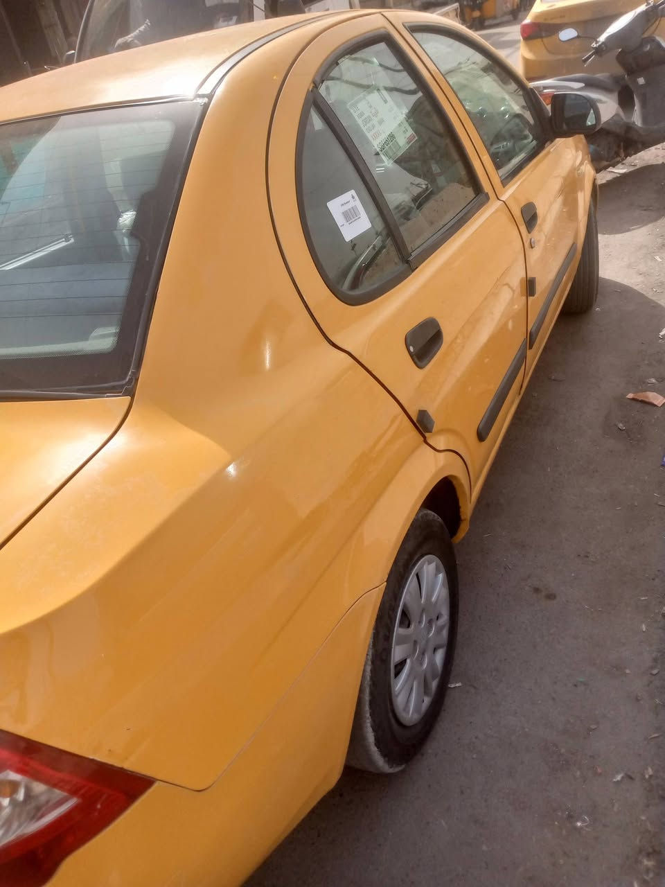 سلام عليكم سياره طيبه للبيع موديل 2015 سياره جاهزه مابيه اي نقص عنوان بغداد مدينة  سعر 38 وبي مجال رقم ***********
