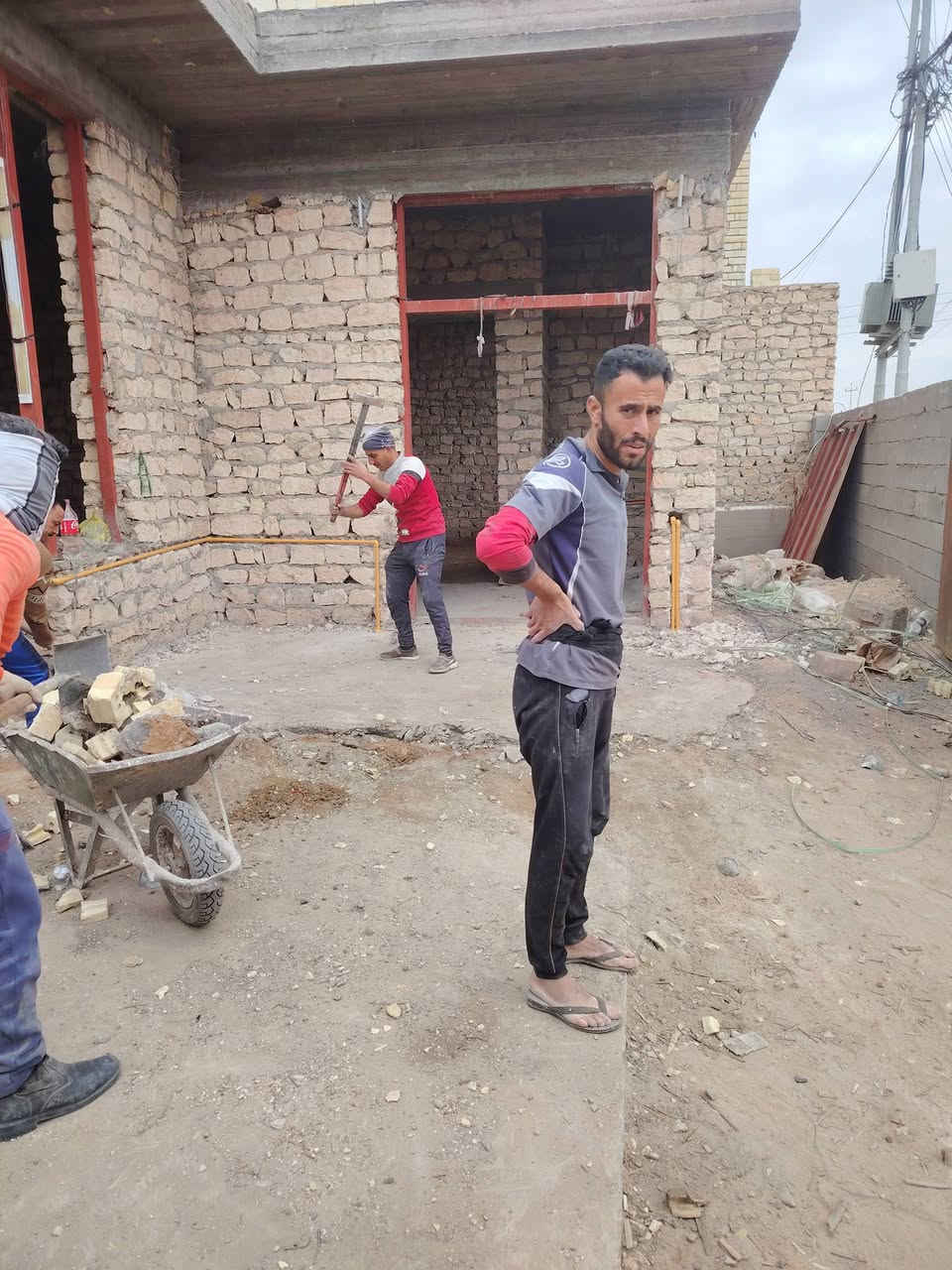 السلام عليكم شغلنا ليل ونهار برمضان يوجد كادر عمل جاهز  تصعيد مواد  / تنضيف بيوت  / تفليش  / تكشيط  / دفن نهري  / شقلنه ليل ونهار  / وماعليك بكلشي تاخذ شقل جاهز مني  / ومعداتنه جاهز وسياره تجيك للبيت ماعليك بس تصال على رقم/  ، ***********
