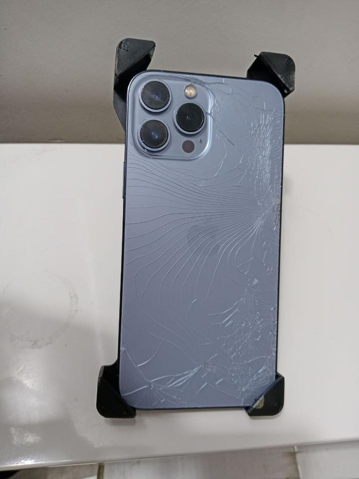 سلام عليكم 13 pro max 
 امريكي وتر ما مفتوح علة الفحص وين متريد 
بطارية 86 بلادي لا مرفوع ولا معلة 
ذاكرة 256 
جهاز نضيف مجرد ضهر مكسور 
باقي التفاصيل خاص او 
واتساب 
***********
