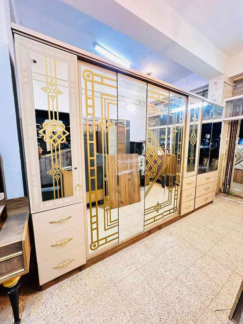 غرفة نوم تركي 🇹🇷 مستخدم 
نضافه 90% 💯 مع كنتور ملحق طفل اضافي 2 باب  
لون مميز ضهر بلوك 
برغي وجوي حديد 
8قطع بسعر 950وبيه مجال 
مع شد ونقل داخل بغداد توصيل مجاني


**إذا كنت صاحب هذا الإعلان وتريد حذفه لأي سبب، رجاءا أرسل رسالة إلى الدعم الفني**