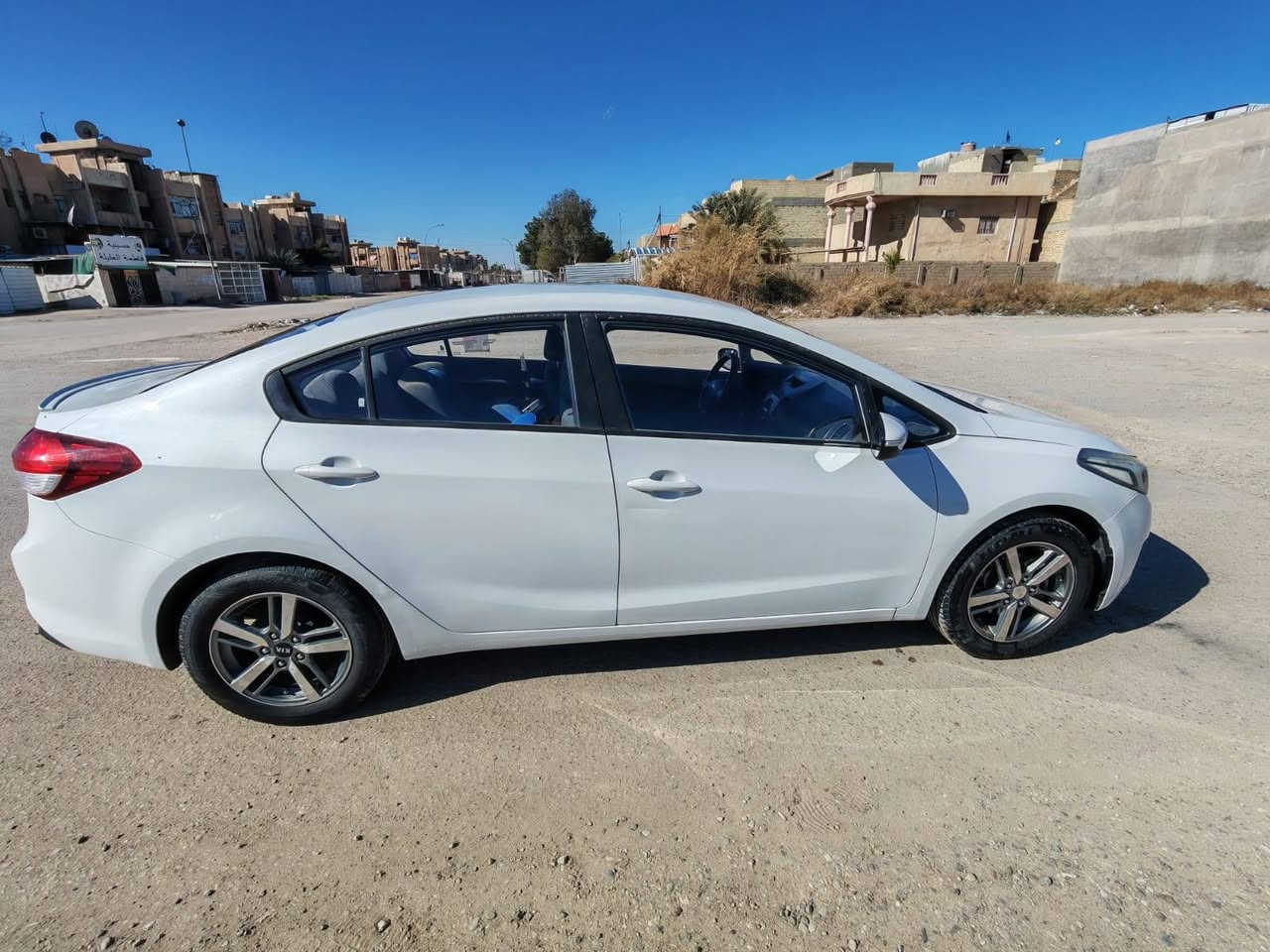 السلام عليكم 

سيراتو ٢٠١٧ خليجي رقم اربيل الماني الحد ٢٠٢٧
السياره بيها خمس قطع صبغ 
باب السايق مصبوغ اثر شخوط 
 باب خلف السايق بي ضربه مفتوح مصلح و مصبوغ 
 جاملغ خلفي مصبوغ
باب خلفي عكس السايق و جاملغ خلفي مصبوغات اثر ضربه خفيفه بهلال الجاملغ 

السياره معروضه ب ١١٣ ورقه 
للاتصال ع الرقم ***********
