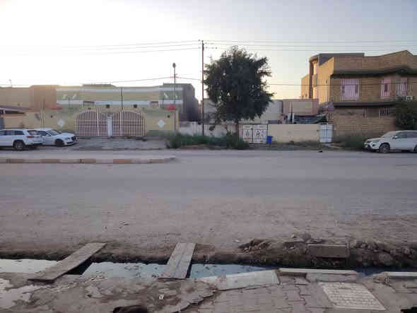 بيت ٣٠٠ متر طابو صرف السادين بانزين خانه الديوانيه الشافعيه 
الستداره الثانيه يحتوي ع ٤ غرف نوم ومضيف ٩ متر
ومطبخ ٥ /٤ وكراج ٤/٥ حمام داخل وخارج صحيات ٢ يحتوي على محل ٤/ ٦ وصاله ٦/٧ سيراميك كل البيت
الاستفسار الاتصال ع الرقم

***********
