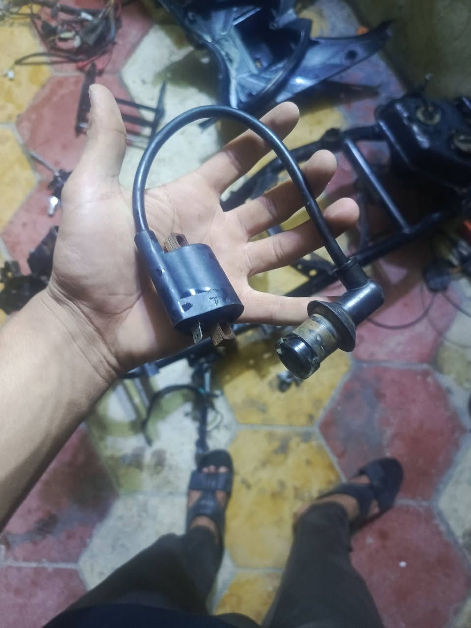 السلام عليكم غراض+عقل+كابريته اصليي+ضفيره الصلي فيش+هورن+شاصي+واير مال سكليتر+واير بريك+تانكي مال بانزين +ايشي تريده راسلني وانه بخدمتك عنواني ناصريه سوق الشيوخ الصناعه وهاذ رقمي *********** وبخدمت الشراي
