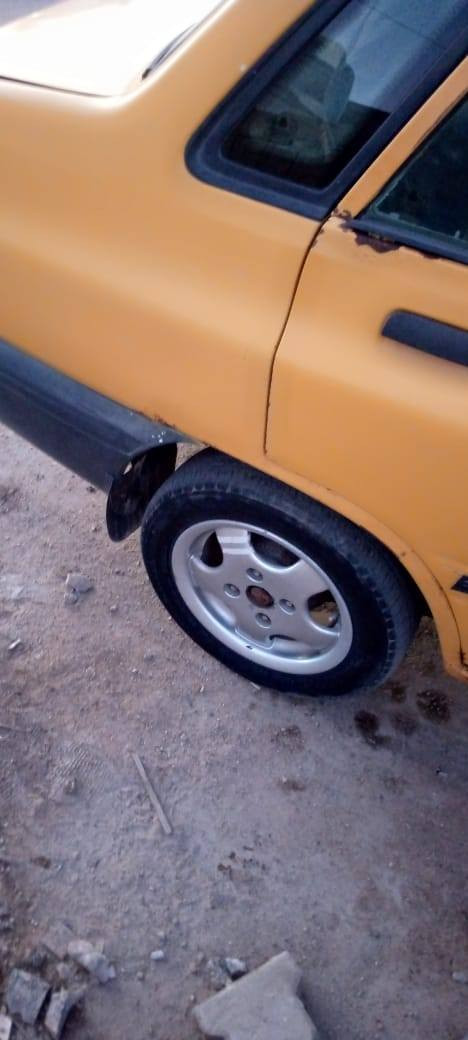 سلام عليكم سايبه موديل 12 بدي شوفت العين نضيف
سياره طافيه ابيع كوم حديد مكان سياره البصره  رقم هاتف ***********
