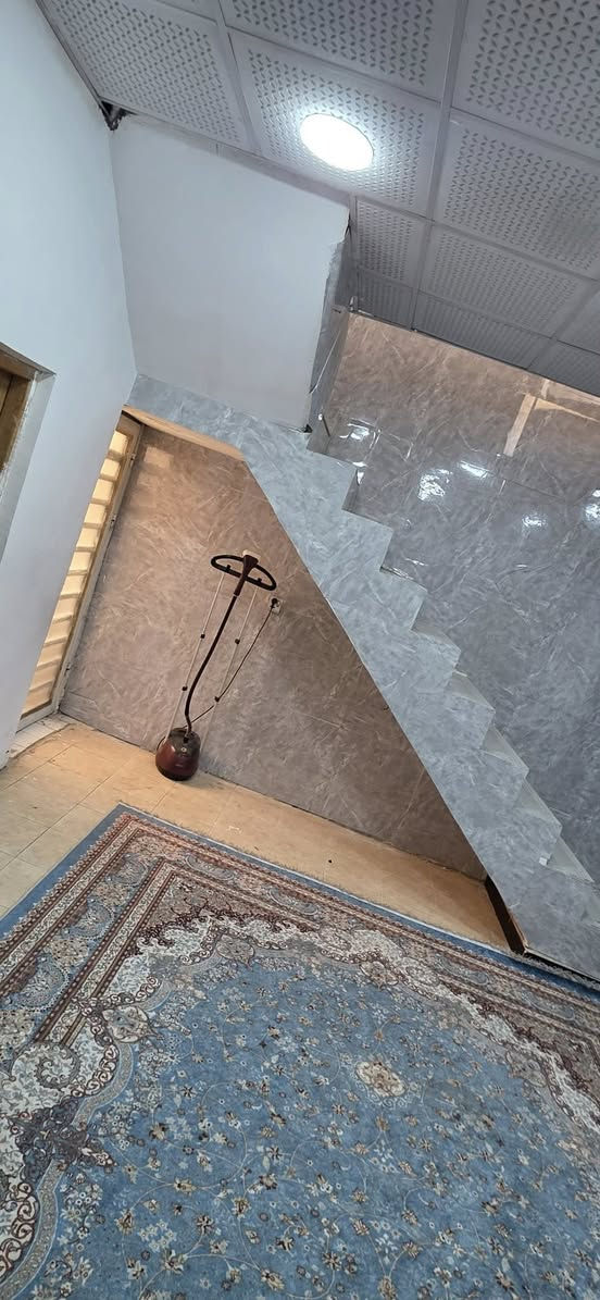 للبيع دار طابقين ركن -  في النجف الأشرف
العنوان: شارع المطار الجديد، ثالث فرع من باب الخروج  

المساحة: 100 متر مربع | سند زراعي 25  

الطابق الأول حجر: استقبال + غرفة + صالة + مطبخ  + صحيات  

الطابق الثاني بلوك: غرفة + صالة + صحيات  

المميزات: سقف صب كونكريت، كهرباء بوري، مي دفن، سقف ثانوي، ركن، قريب أقل من 100م على الشارع العام  

السعر: 65مليون 

- مجال بسيط للشراي

واتساب ***********...
