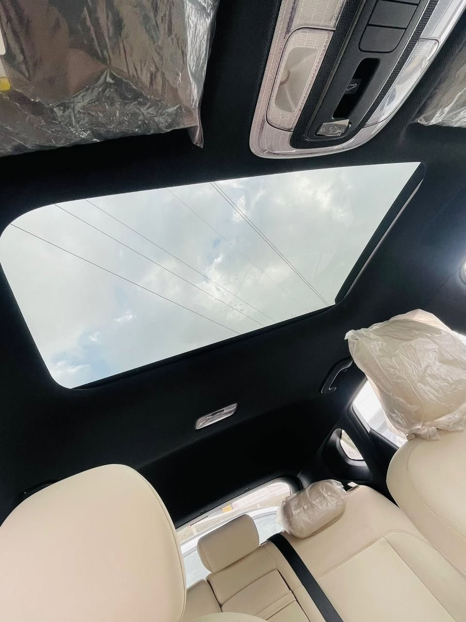 السلام عليكم للبيع  هيونداي كونا خليجي 2024 وكاله الت ساك فول مواصفات 1/1 بصمة كير تعليك شاشة متصل تحكمات حساسات كامرة كشنات كهرباء سلايد بانوراما محرك 2000 دوش تشغيل عن بعد ماشية 27 مكان السيارة بغداد زيونة للاتصال ***********
