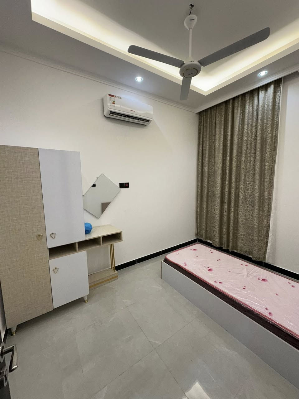 🔥شقةVvip للايجار في المنصور تحتوي على غرفتين وصالة ومطبخ وخدمات تحتوي على مصعد 
سنة بناء الشقة 2024
 
العنوان: المنصور/ حي المتنبي
ملاحظة الاثاث فوق الدرجة الاولى
_____
#للاتصالات:
***********
