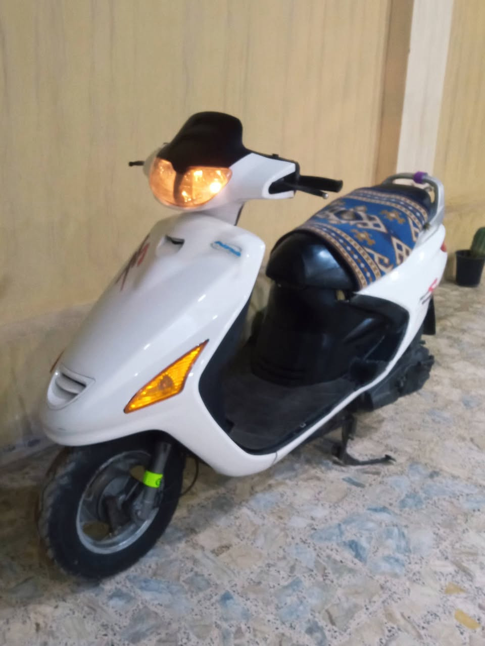 سلام عليكم حبايب
دراجه فراشه للبيع او مراوس بكامكو او  بماكس نضيفه 
لون ابيض
محرك عالشرط 
شلعه او معدل
كهربائيات 
لايت وبك لايت واشاير وهورن حته الرون شغال 
الدراجه سلف وهندر عالفحص
تايرات جدد
دبلات جدد
 باتري شغال
دراجه خير من الله بداية رمضان خذته من الحاويه شاهد الله
والياخذها ما تتعبه الدراجه
مكاني نجف حي ميسان 
سعر 600 وبيها مجال ولا تقارنها بغيرها الدراجه الصور ضالمتها وتجي وتشوف ابعينك انت 
للاستفسار 
***********
