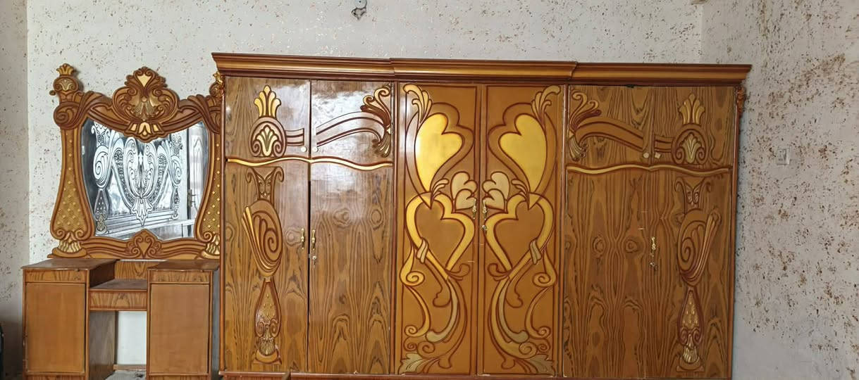 غرفة عراقية جديدة بعده للبيع
السعر450
مع مجال قليل العنوان الحولي قرب الملعب الجديد
***********
