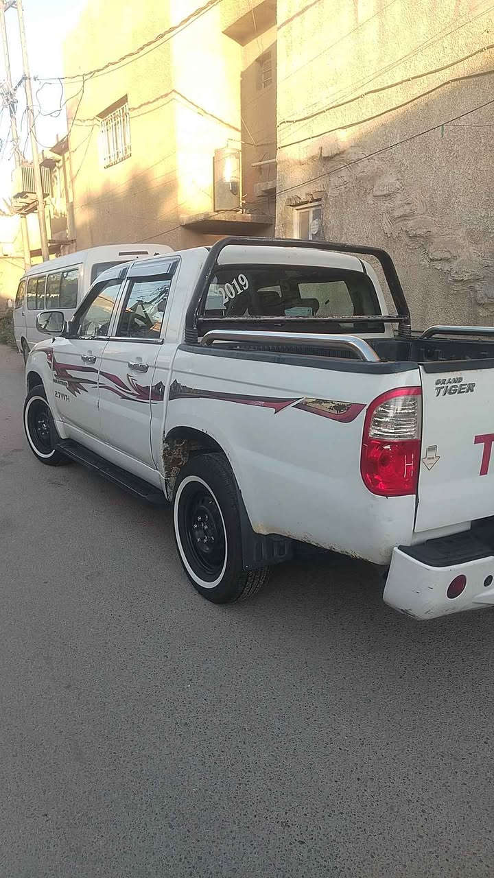 بيكب دبل قماره شيري كراند تايكر 2017 مكفوله من الصبغ والضربة والمعجون فقط بارد قليل في حافة باب السايق السياره نظيفه جدآ على وضع الشركة رقم بغداد مكان السياره بغداد
*********** بغداد, العراق

