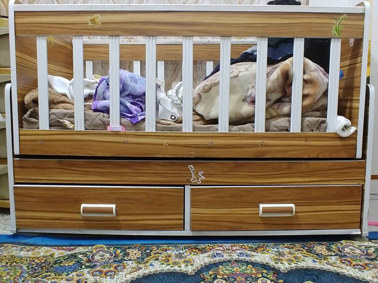 سلام عليكم جربايه 👶 طفل بحاله جيده مع دوشك البيع مكان سبع قصور السعر 80 قفل رقم الهاتف *********** او المراسله على الفيس بوك
